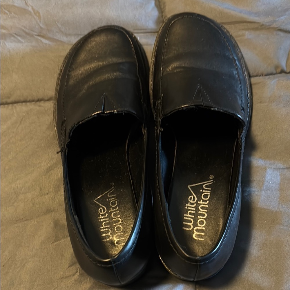 White Mountain Black Leather Loafers Slip-Ons